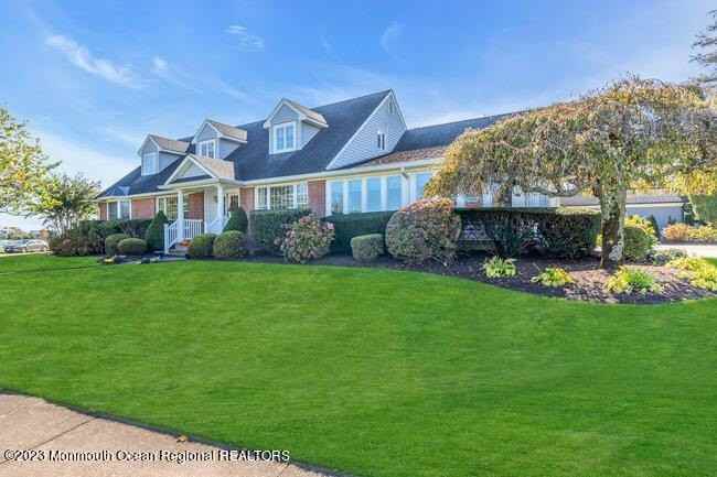 809 West Lake Avenue - Photo 2 of 34