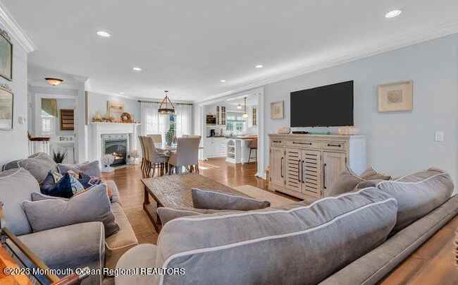 809 West Lake Avenue - Photo 6 of 34