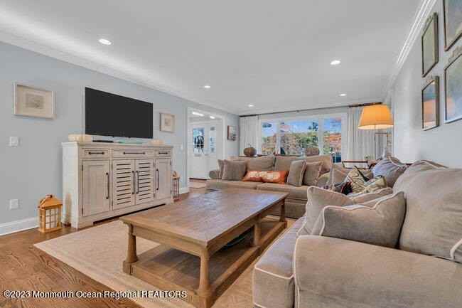 809 West Lake Avenue - Photo 7 of 34