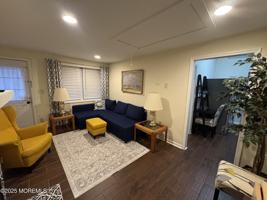 featured image of 124 Lincoln Ave Apt 4 #4