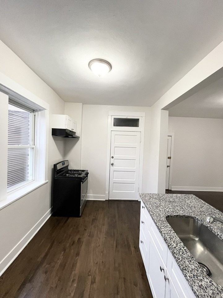 4108 W Henderson St #1R - Photo 5 of 14