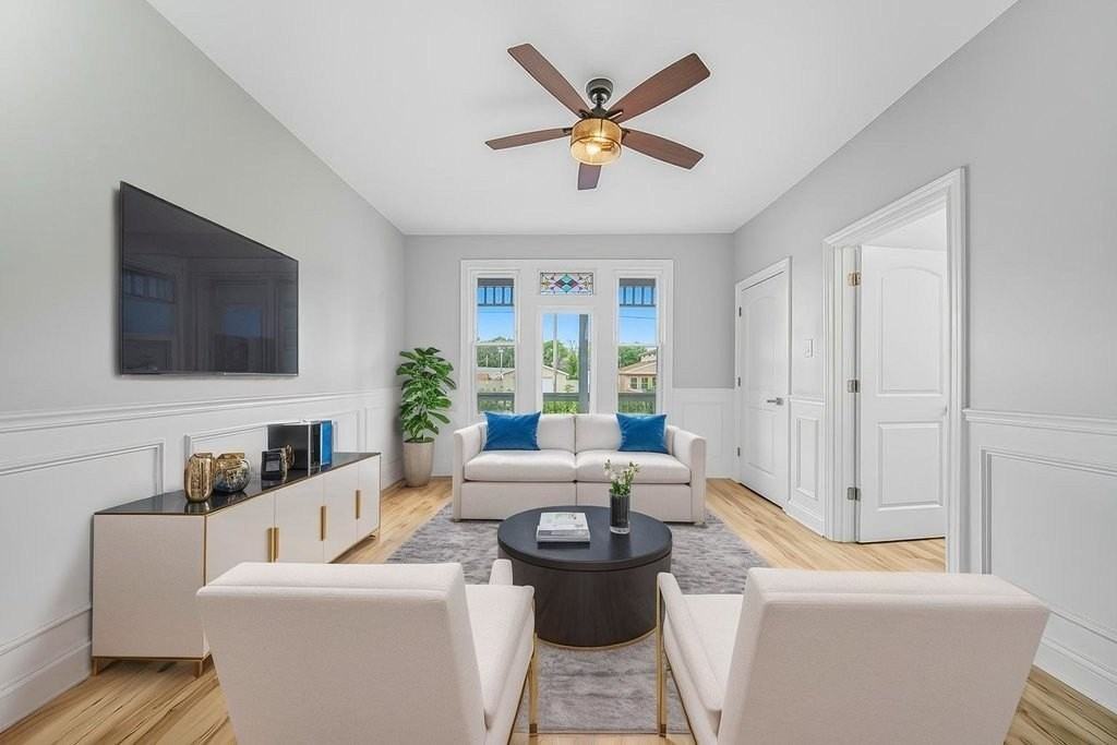 2823 Broadway - Photo 2 of 29