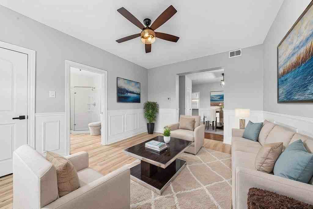 2823 Broadway - Photo 4 of 29