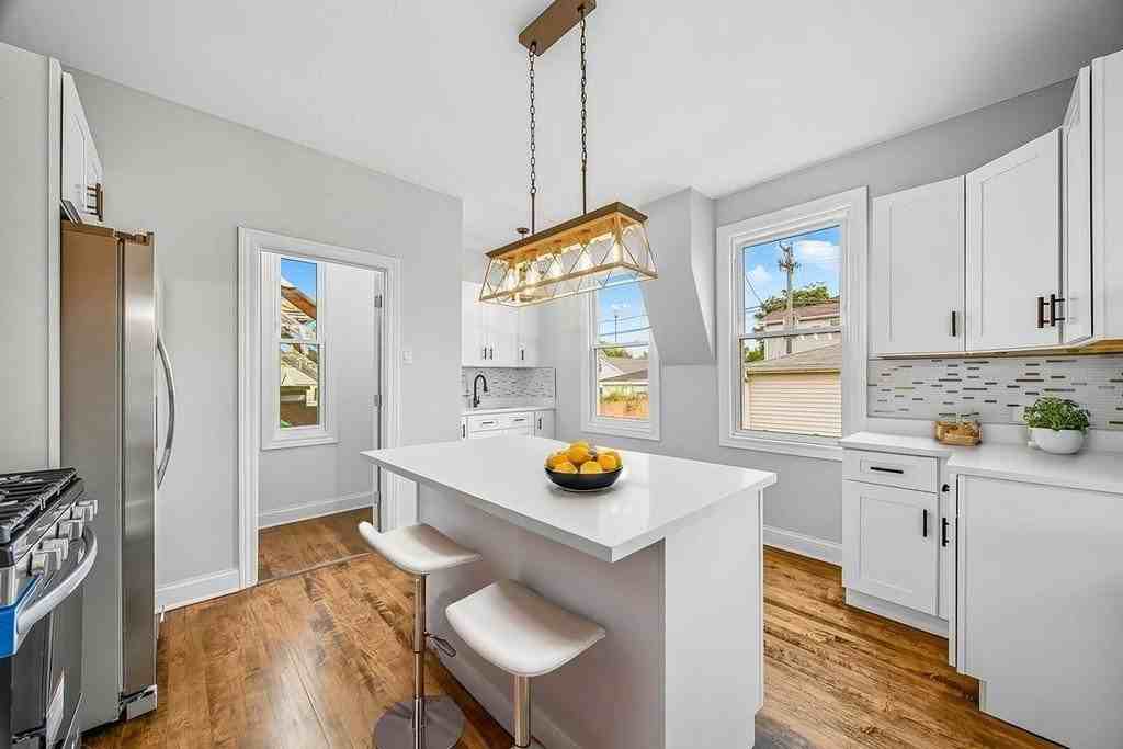 2823 Broadway - Photo 5 of 29