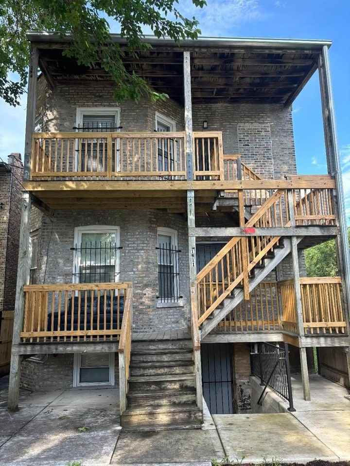 1611 S Trumbull Ave #G - Photo 2 of 9