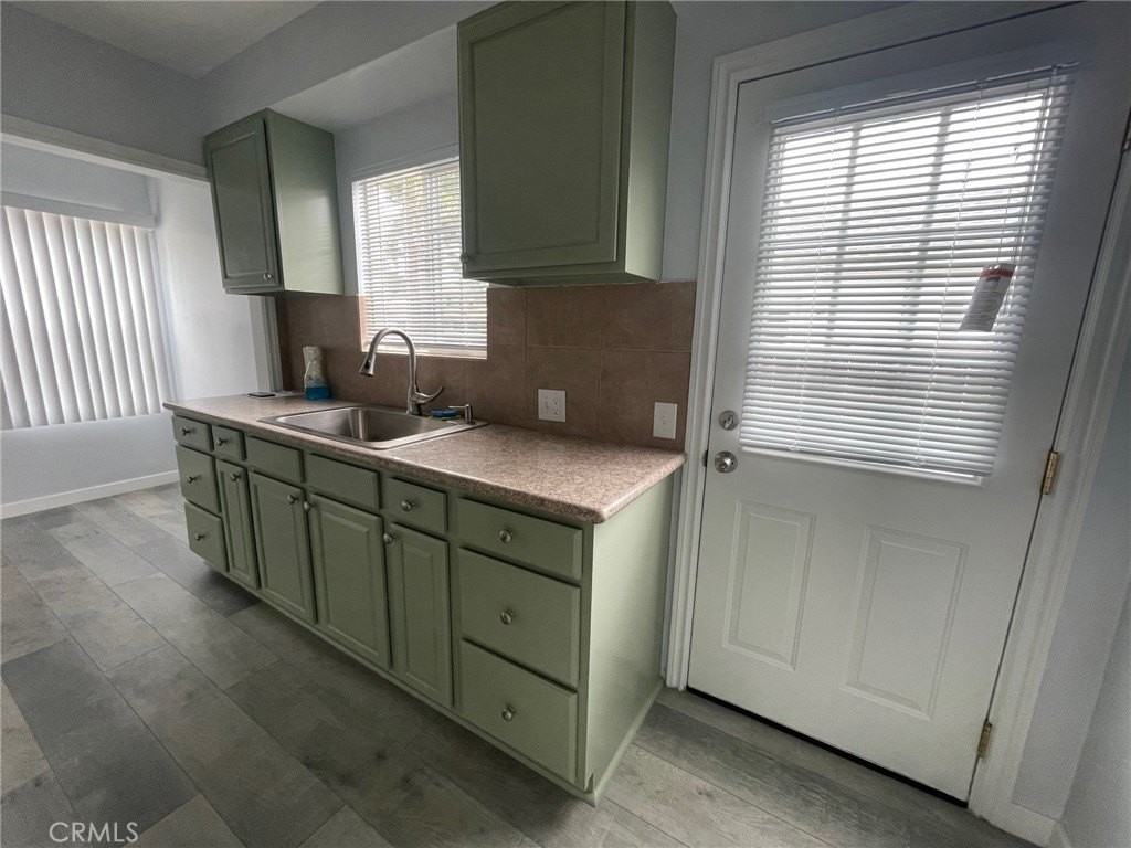 2304 N Niagara St - Photo 5 of 15