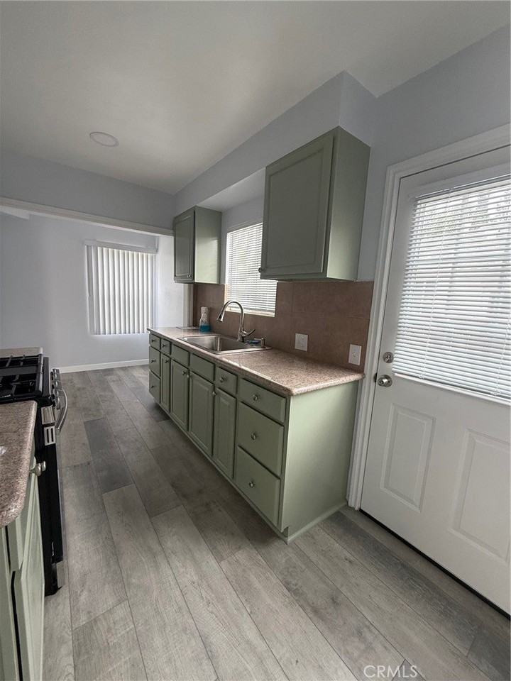 2304 N Niagara St - Photo 6 of 15