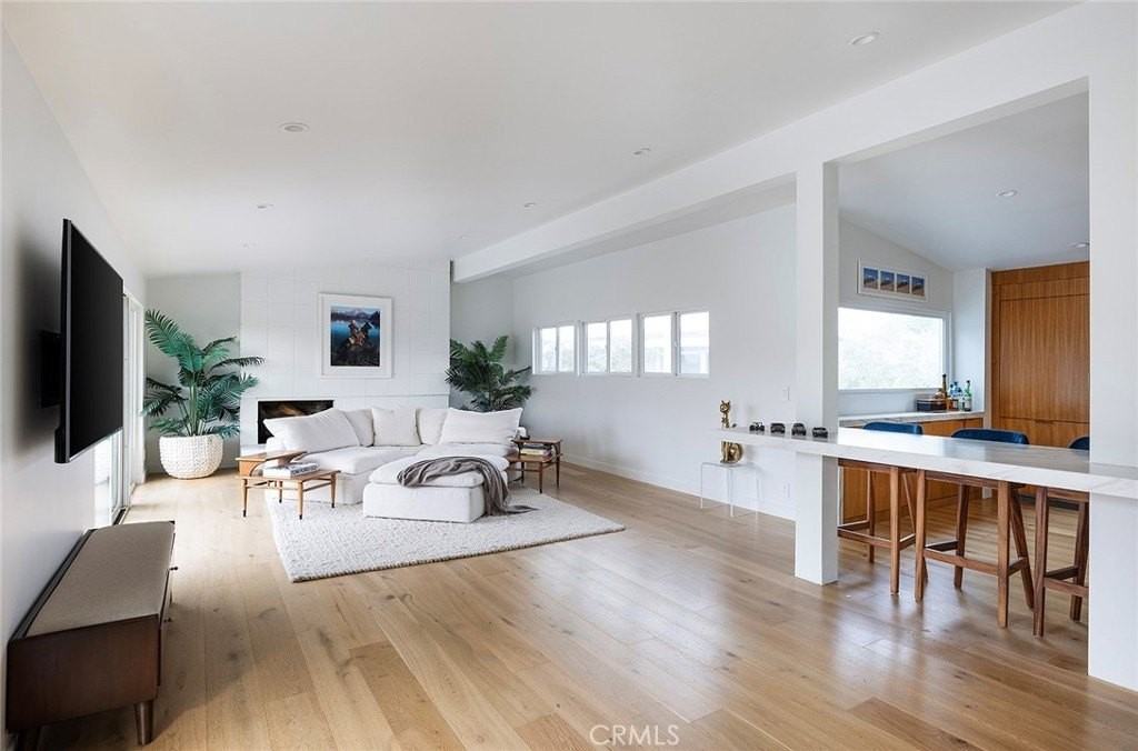 1504 Westcliff Dr #5 - Photo 3 of 19