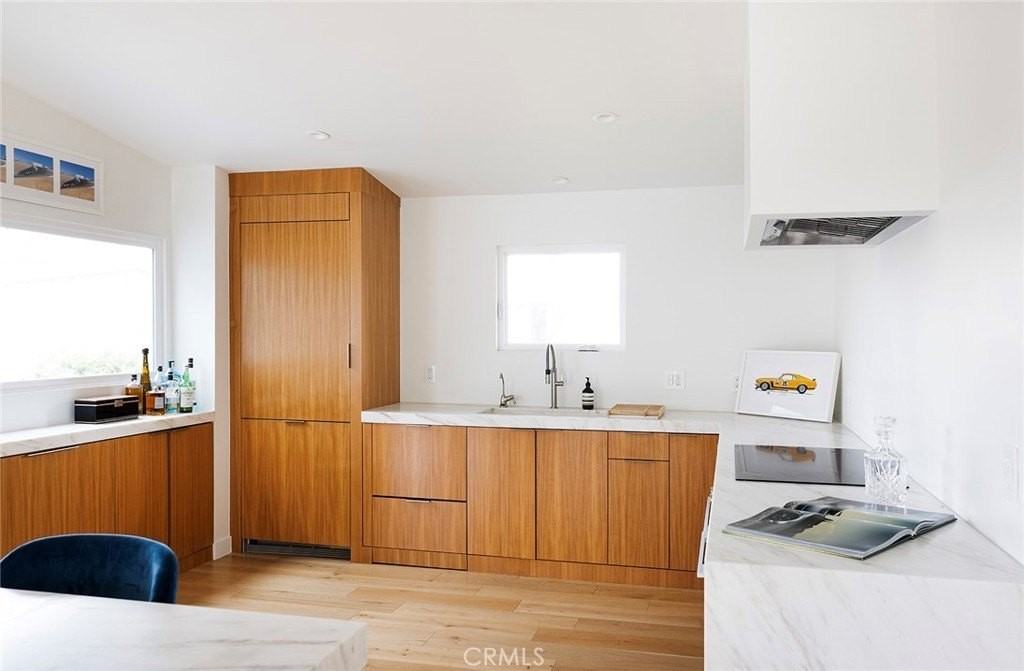 1504 Westcliff Dr #5 - Photo 5 of 19