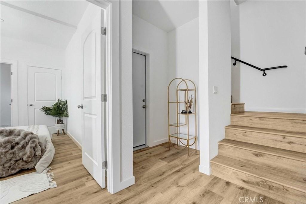 11956 Vanowen St - Photo 4 of 16