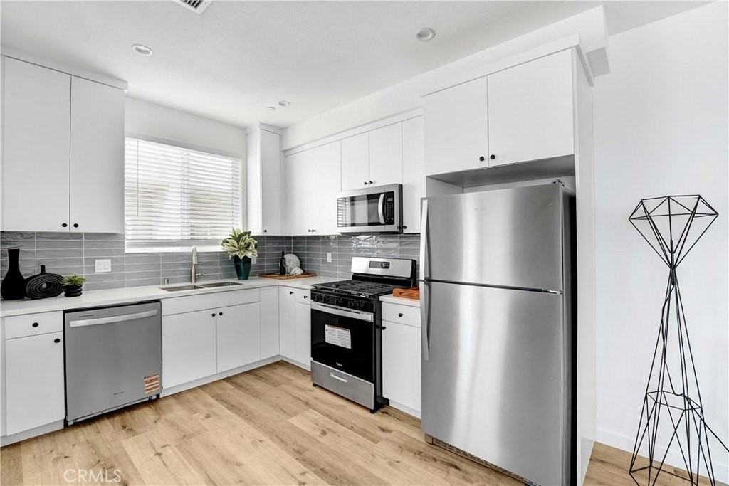 11956 Vanowen St - Photo 5 of 16