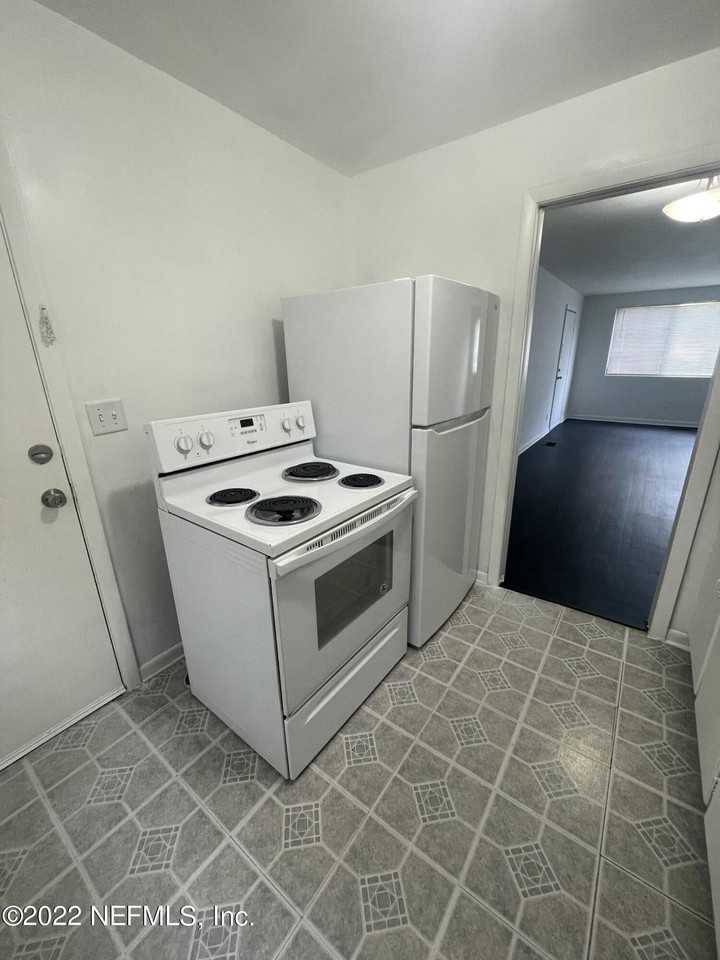 1806 Van Wert Ave Apt 2 #2 - Photo 6 of 12