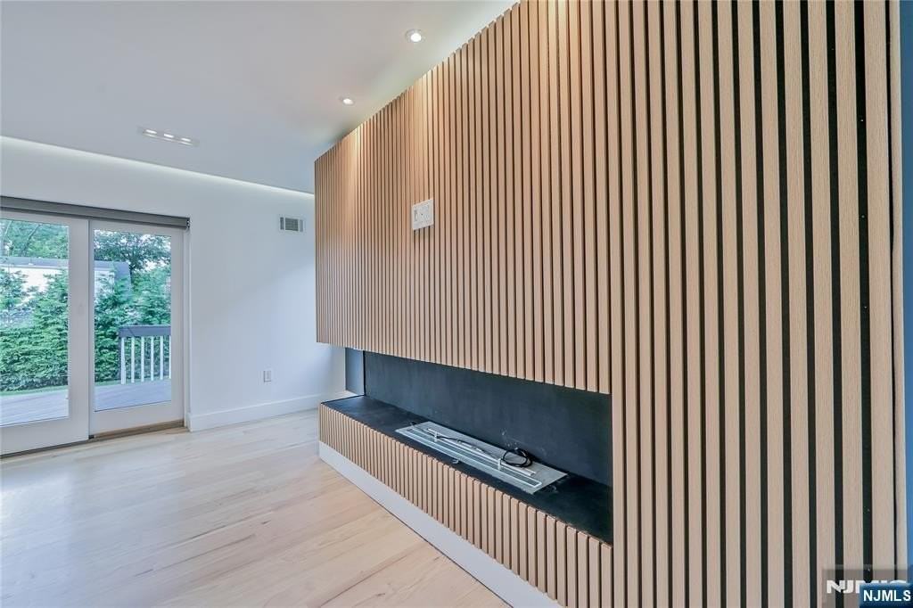 3 Laurel Rd - Photo 3 of 43