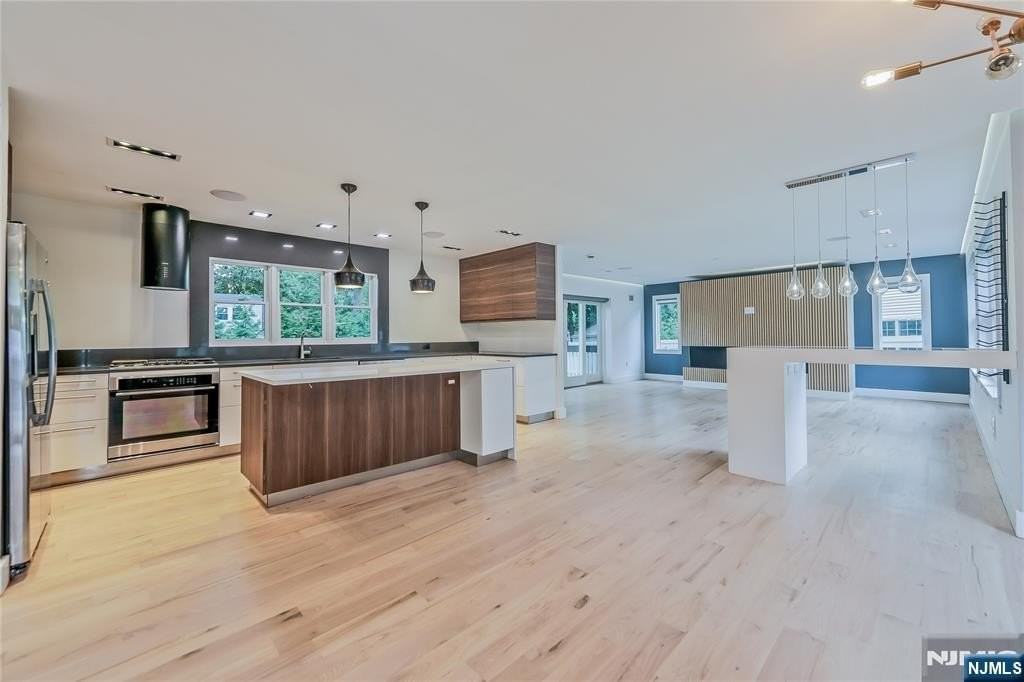 3 Laurel Rd - Photo 5 of 43