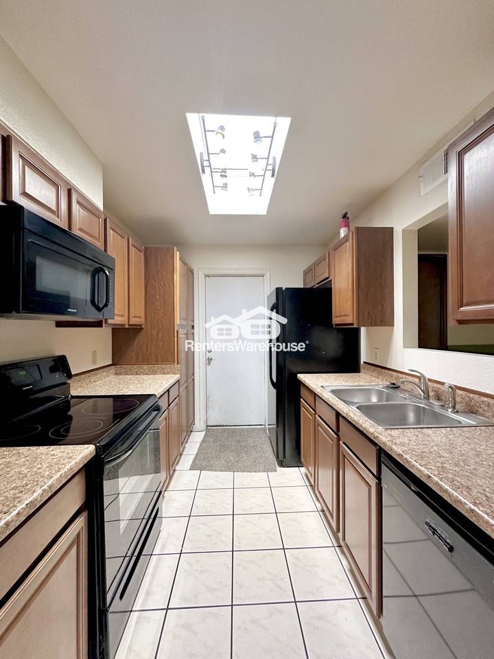 9279 N 47th Dr - Photo 3 of 15