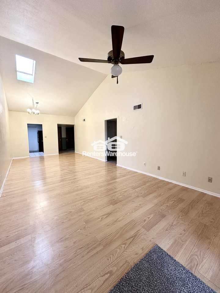 9279 N 47th Dr - Photo 5 of 15