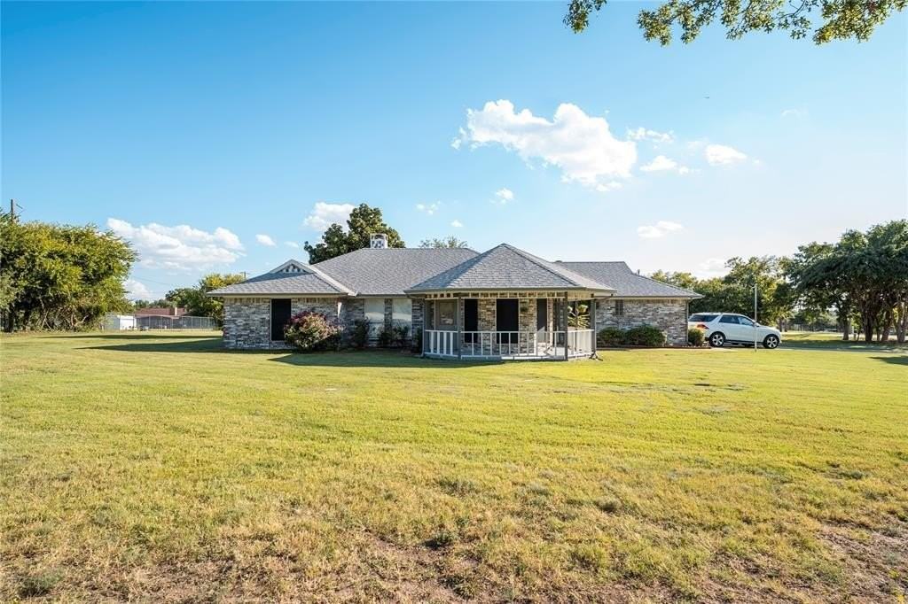 9083 Prestonview Dr - Photo 2 of 40