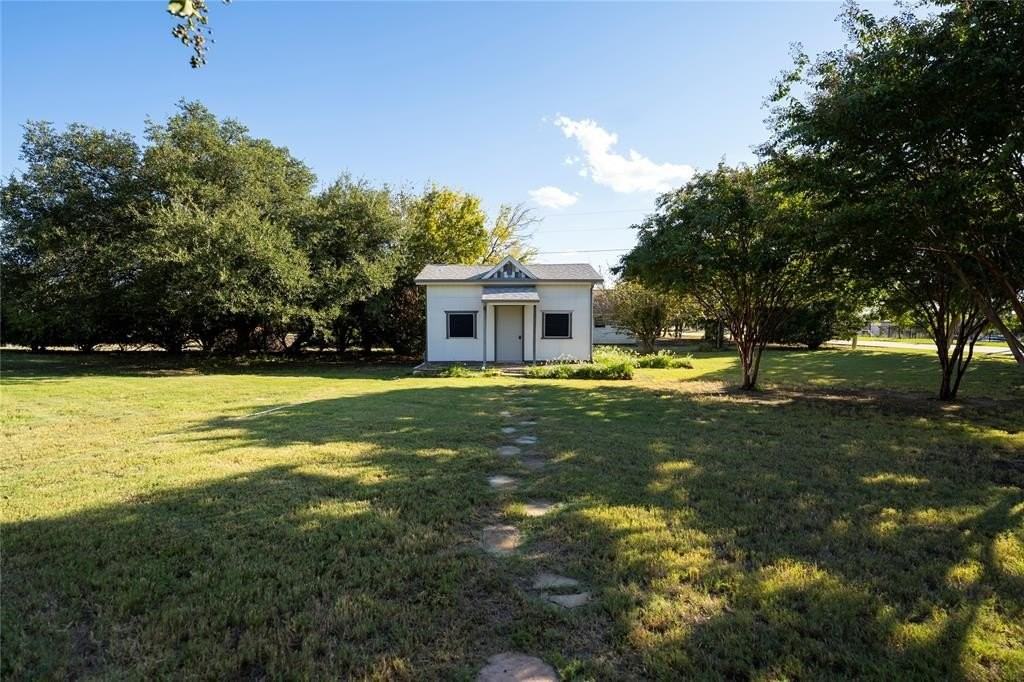 9083 Prestonview Dr - Photo 6 of 40