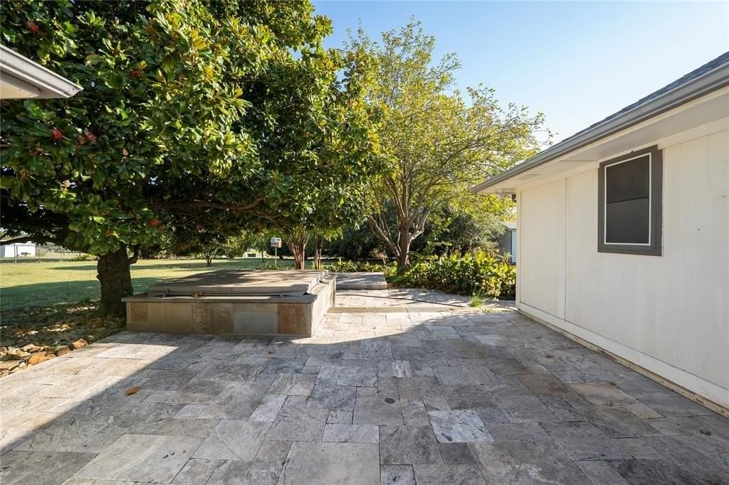 9083 Prestonview Dr - Photo 7 of 40