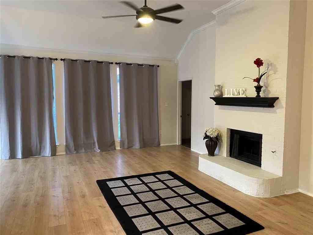 4718 Parkhaven Dr - Photo 2 of 5