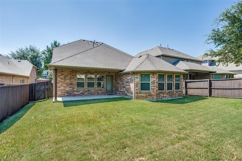 5824 Silverton Ave - Photo 7 of 25