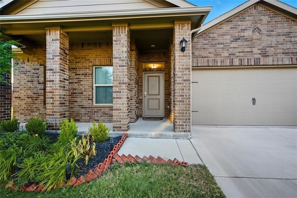 8313 Twisted Pine Way - Photo 4 of 35