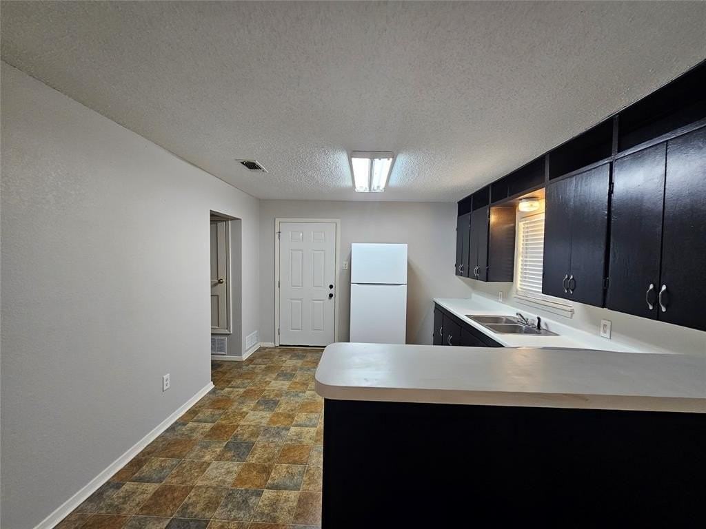 712 Narrow St - Photo 4 of 14