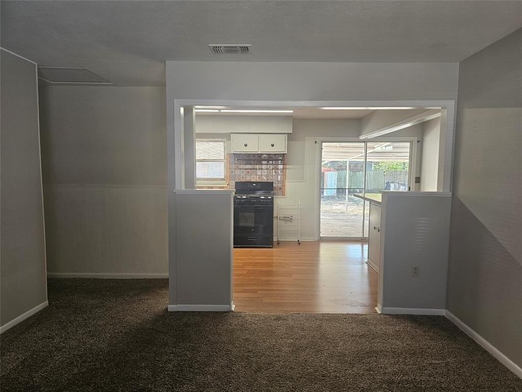 604 E 4th St - Photo 4 of 20