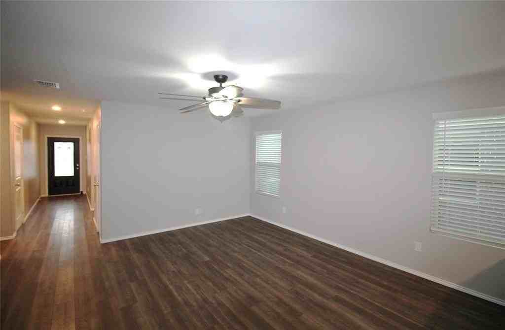 1103 Wildflower St - Photo 6 of 15