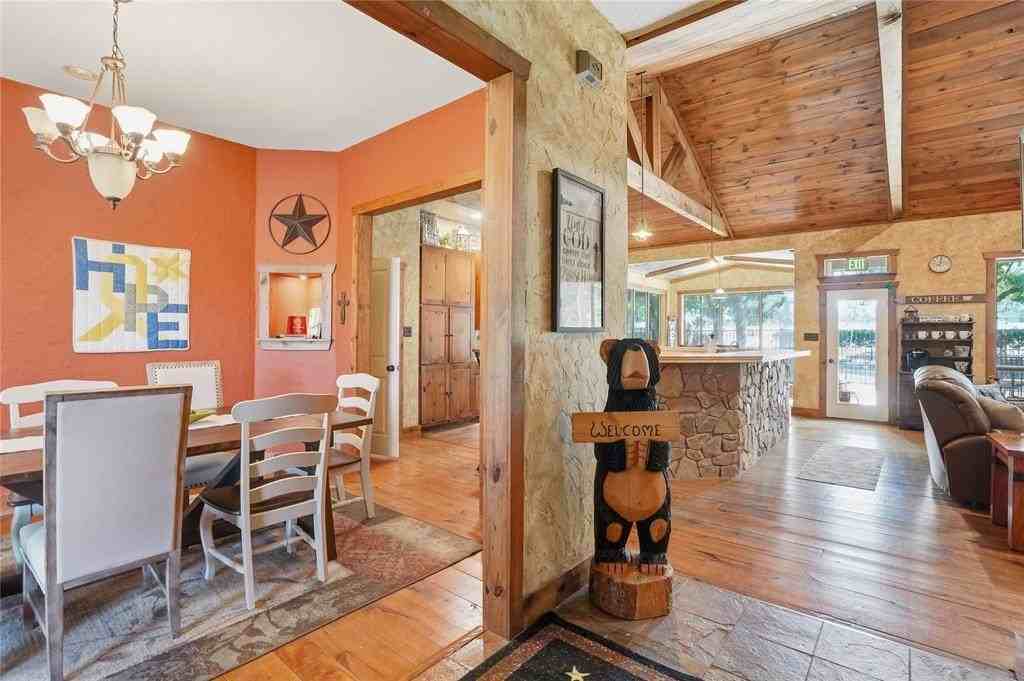 1824 Staree Ln - Photo 5 of 38