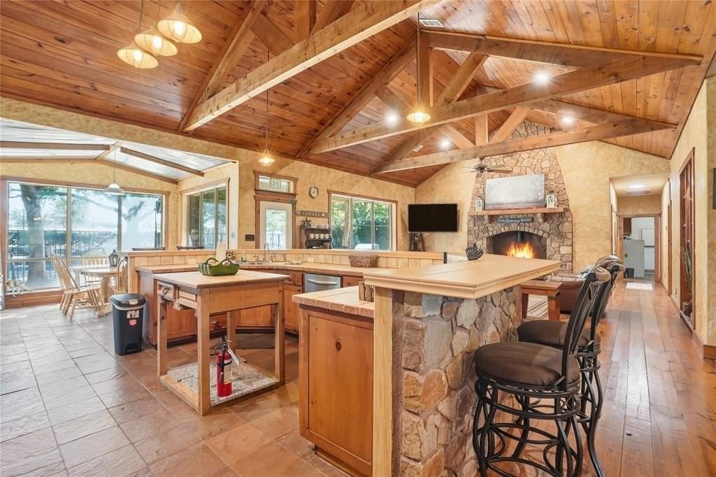 1824 Staree Ln - Photo 7 of 38