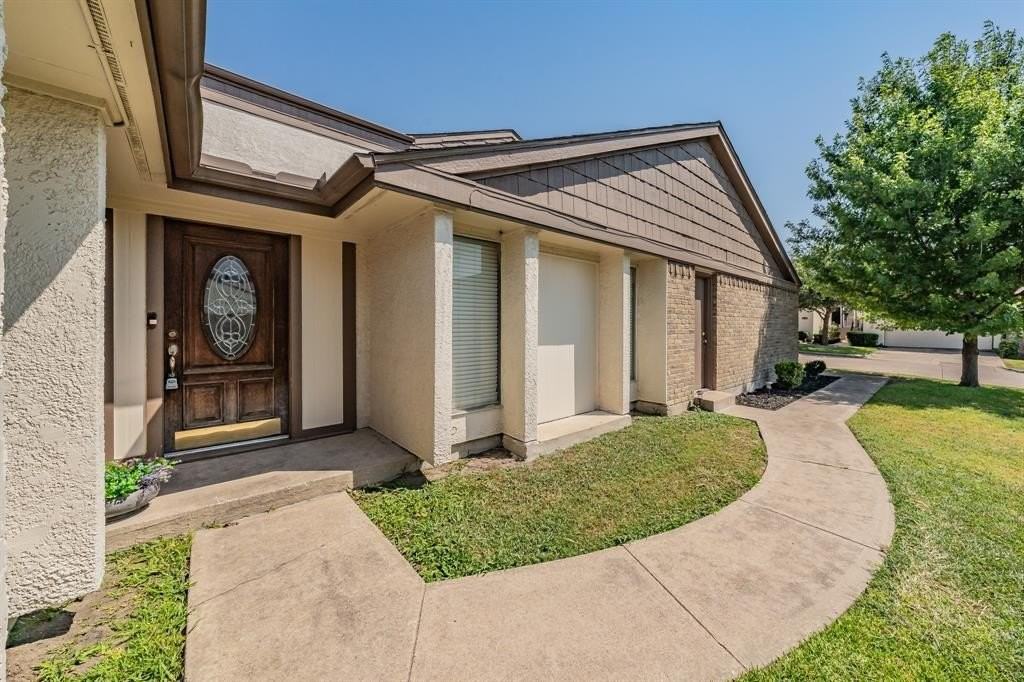 6107 Spyglass Ln - Photo 3 of 38