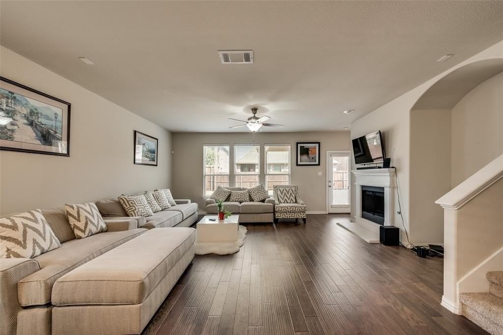 1532 Cypress Garden Ln - Photo 2 of 21