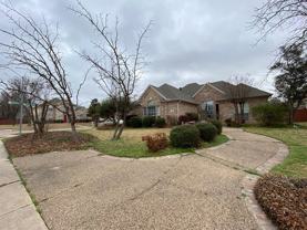 200 Hawthorne Dr - Photo 1 of 1