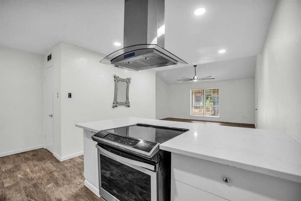 11306 Park Central Place #D - Photo 4 of 17