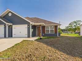 featured image of 1006 W 3rd St