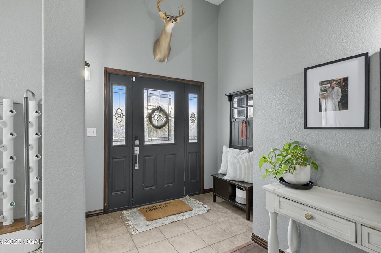 13786 Pella Lane - Photo 5 of 50