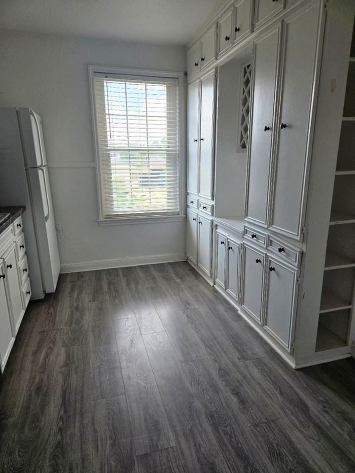 1210 W Texas Ave - Photo 2 of 7