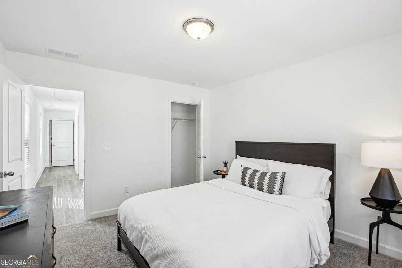 4035 Hillmont Ln - Photo 7 of 10