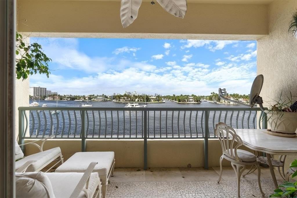 209 N Birch Rd #401 - Photo 5 of 40