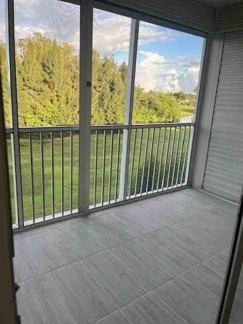 5100 Sw 90th Ave #410 - Photo 4 of 15