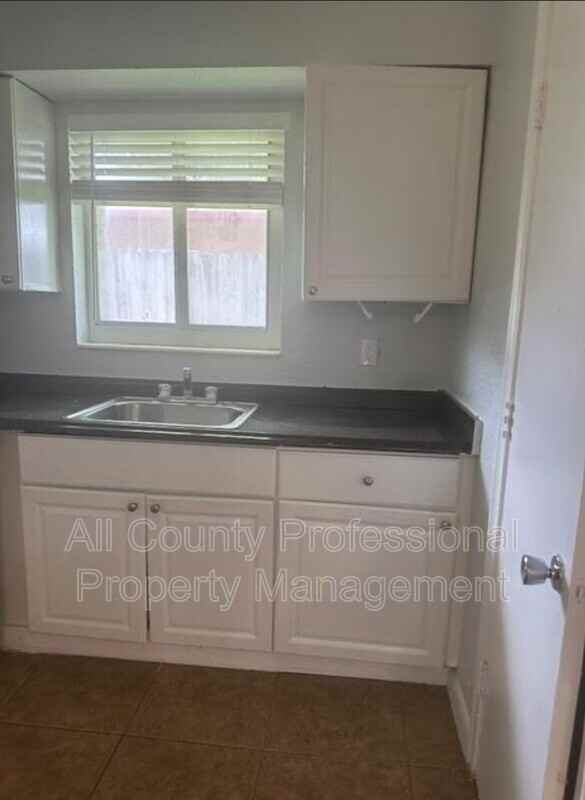 332 Sw 2nd Pl #3 - Photo 2 of 16