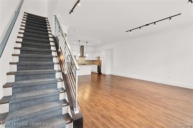 431 S Eton St - Photo 6 of 48