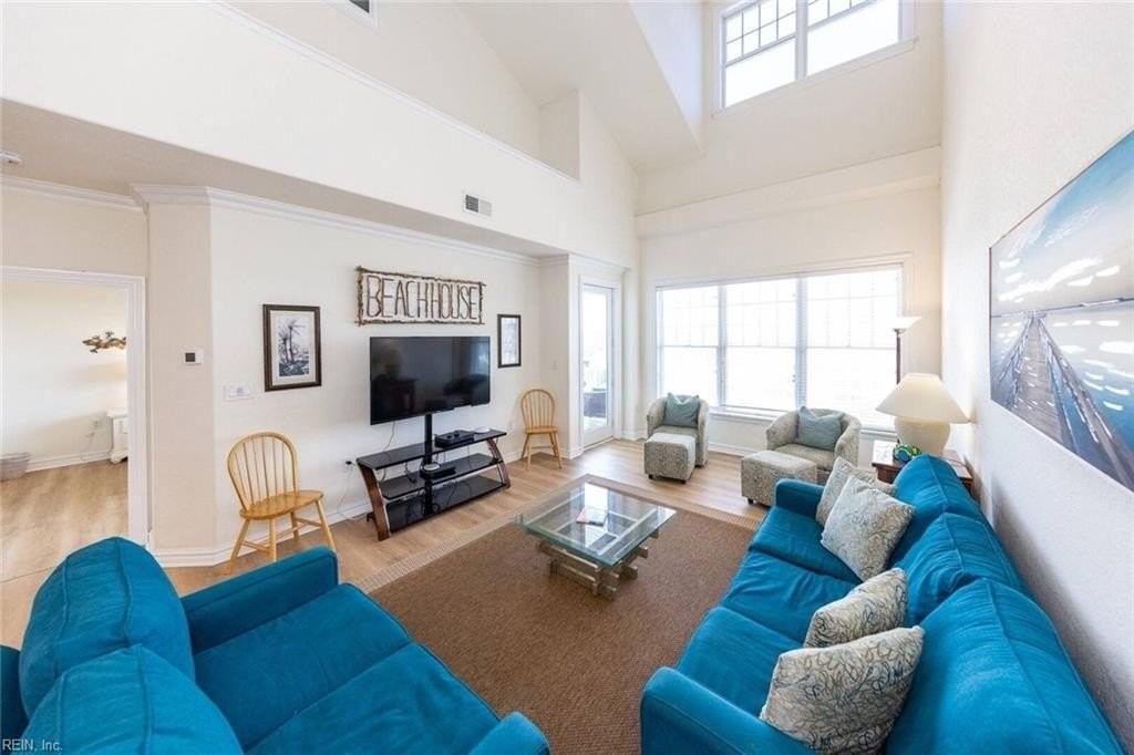 204 Sandbridge Rd #402 - Photo 3 of 29