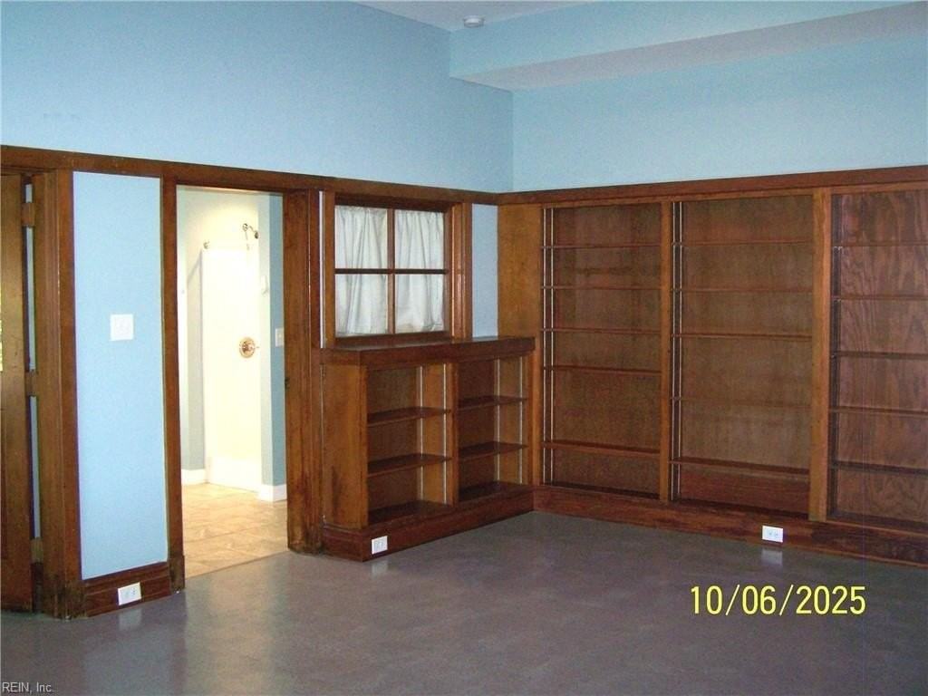 680 Oak St #111 - Photo 5 of 17