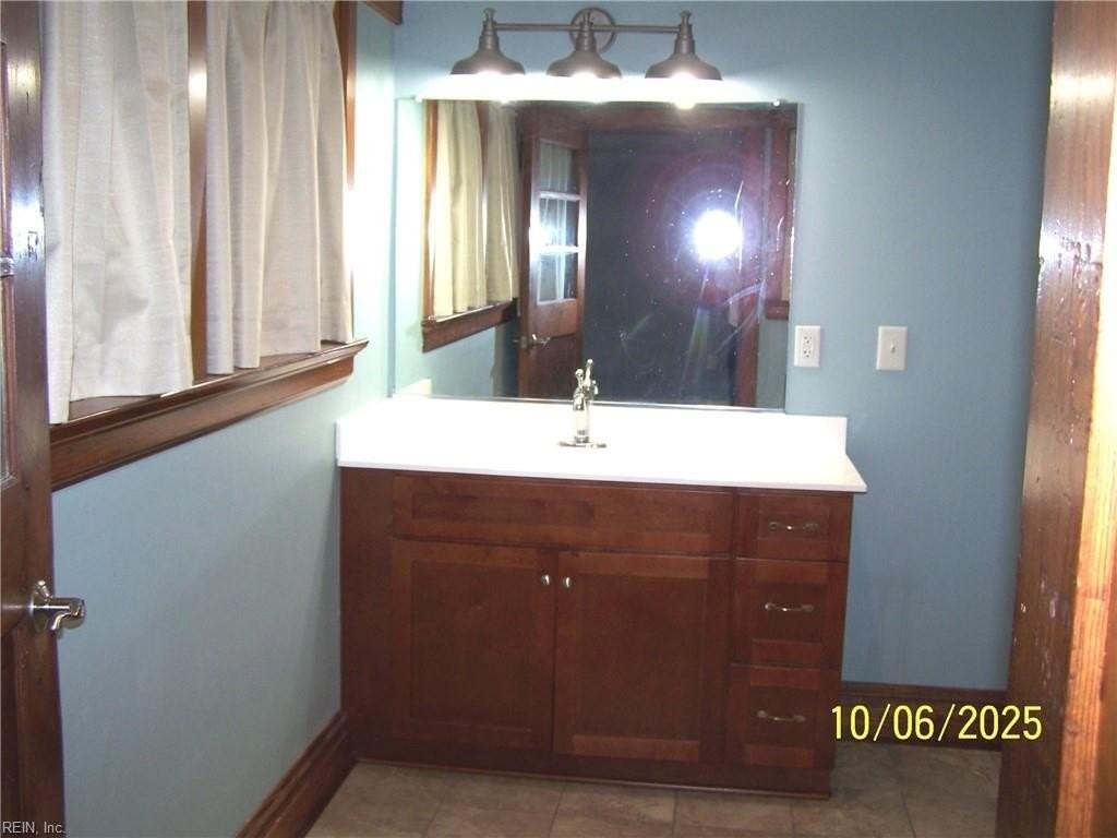 680 Oak St #111 - Photo 7 of 17