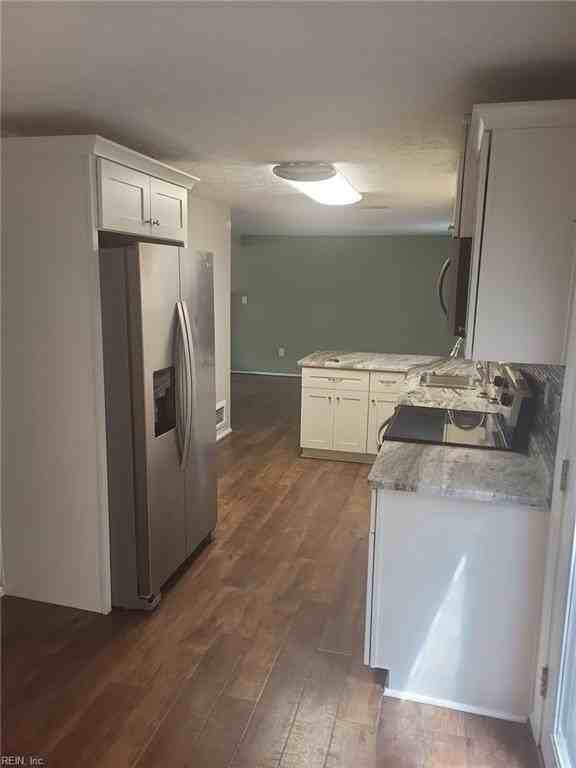 916 Chatsworth Dr - Photo 3 of 10