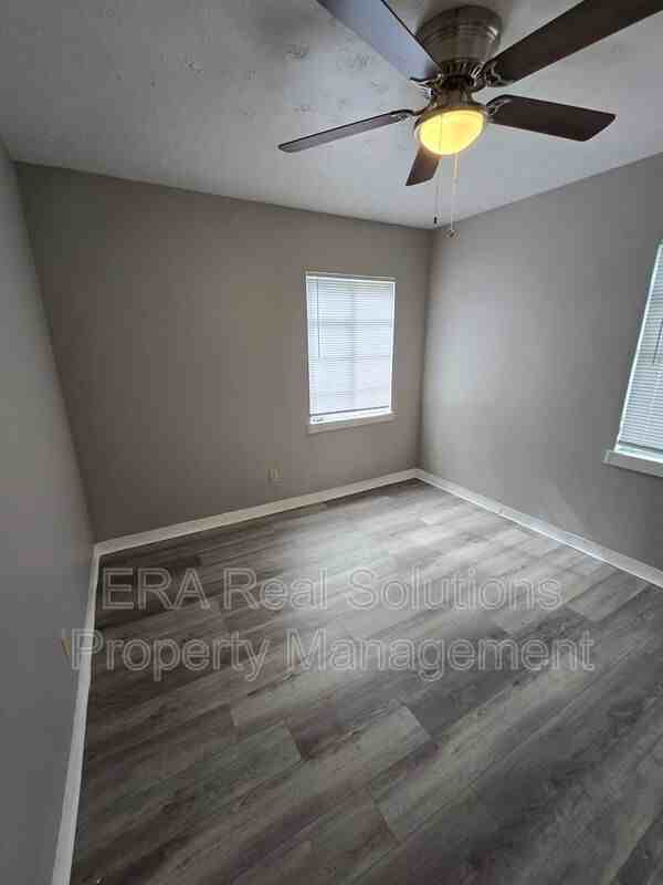 310 S Powell Ave - Photo 2 of 12