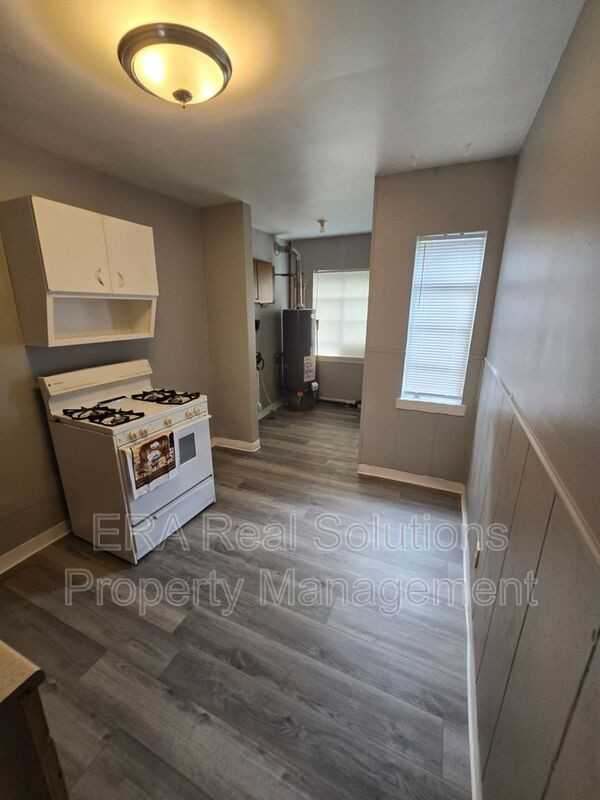 310 S Powell Ave - Photo 3 of 12