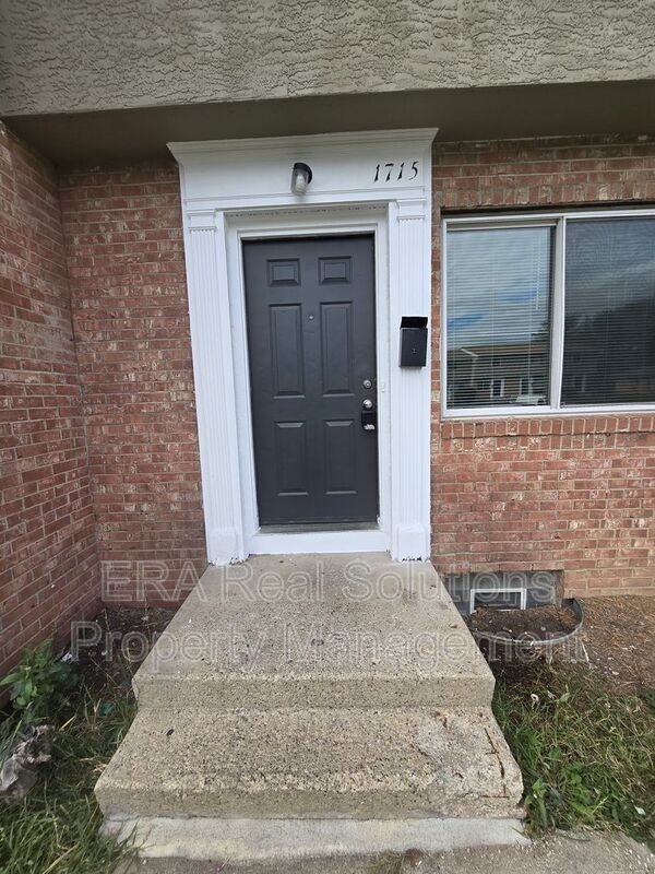 1715 Carstare Dr - Photo 2 of 14
